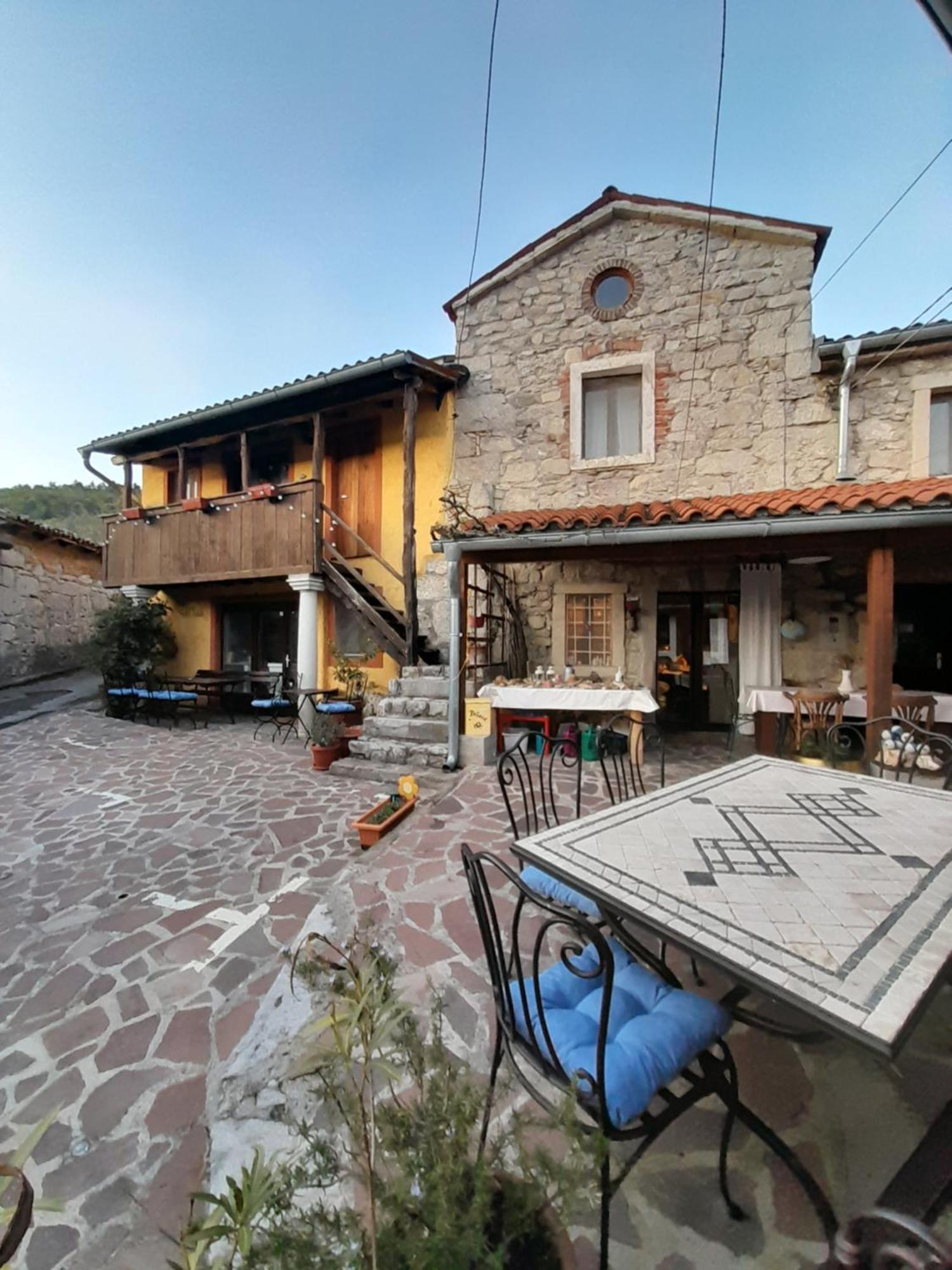 Črni Kal Hostel Xaxid מראה חיצוני תמונה