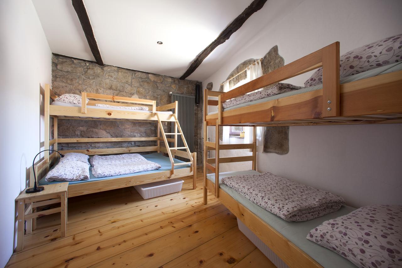 Črni Kal Hostel Xaxid מראה חיצוני תמונה