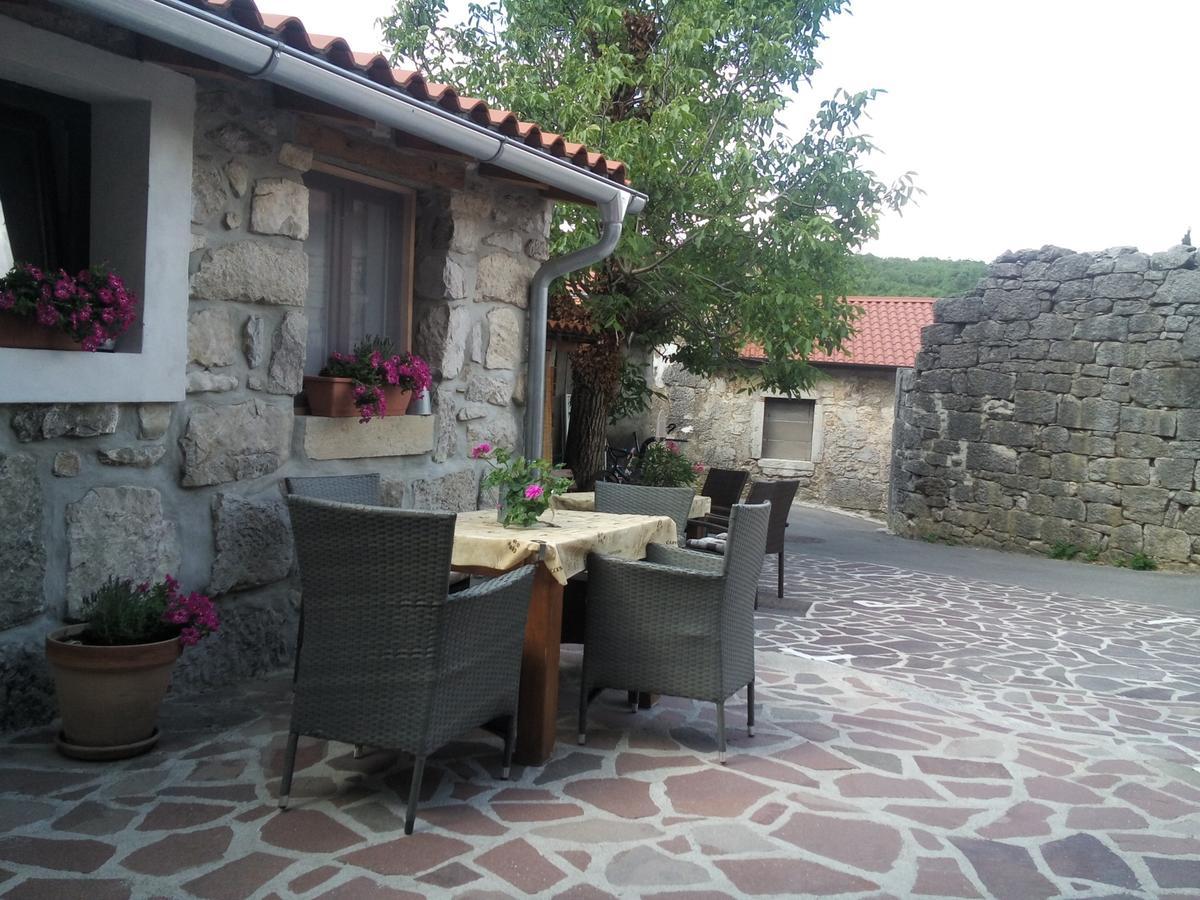 Črni Kal Hostel Xaxid מראה חיצוני תמונה