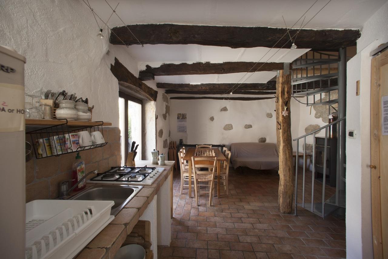 Črni Kal Hostel Xaxid מראה חיצוני תמונה