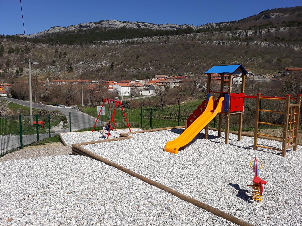 Črni Kal Hostel Xaxid מראה חיצוני תמונה